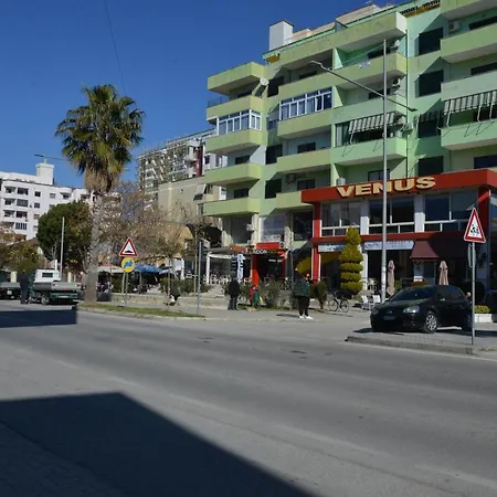 Cheap And Cozy For Rent In 100m By The Dıraç