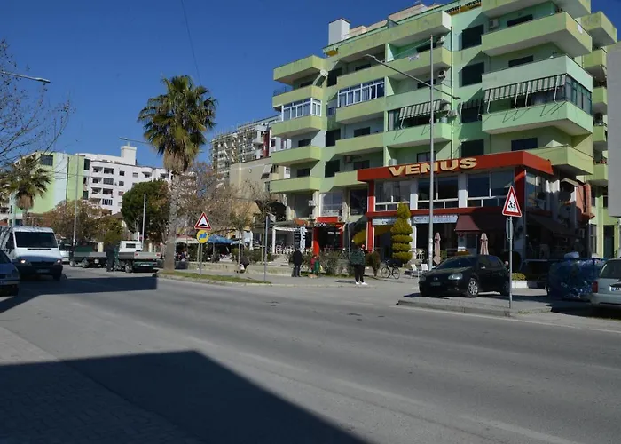 Cheap And Cozy For Rent In 100m By The Dıraç