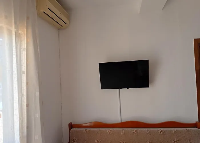 Cheap And Cozy For Rent In 100m By The *