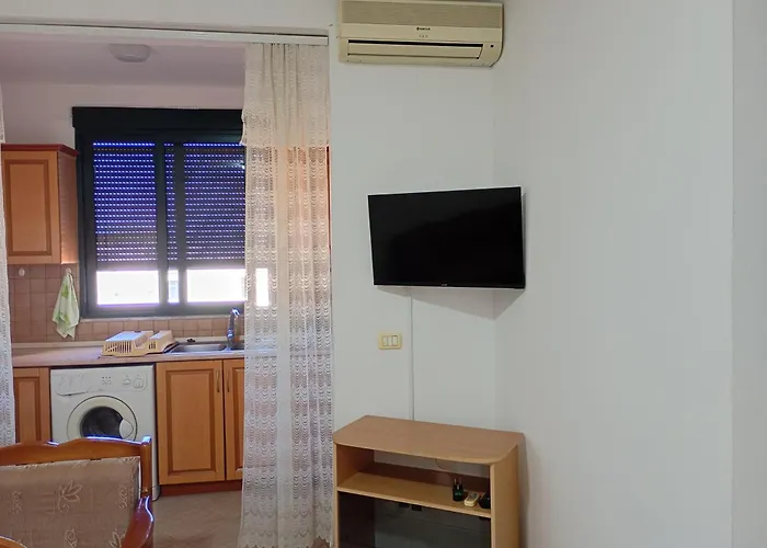 Cheap And Cozy For Rent In 100m By The *