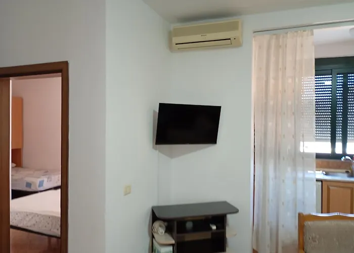 Cheap And Cozy For Rent In 100m By The *